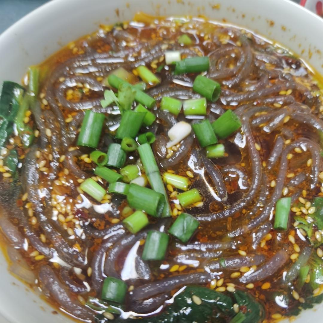 厨房小白都会的超级简单过瘾的酸辣粉