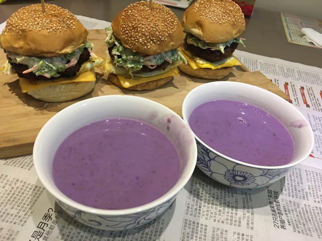 洋葱牛肉汉堡 Beef Hamburger with Fried Onions