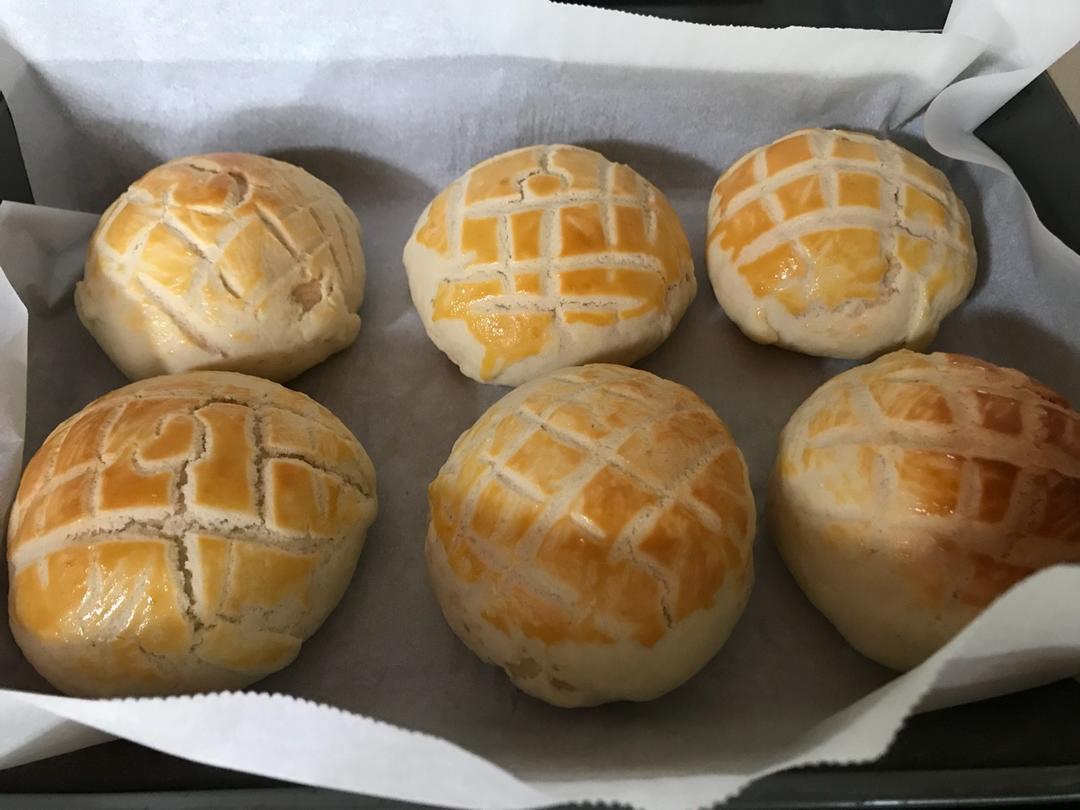 好吃到炸裂的港式菠萝包（附带制作酥皮的小视频）