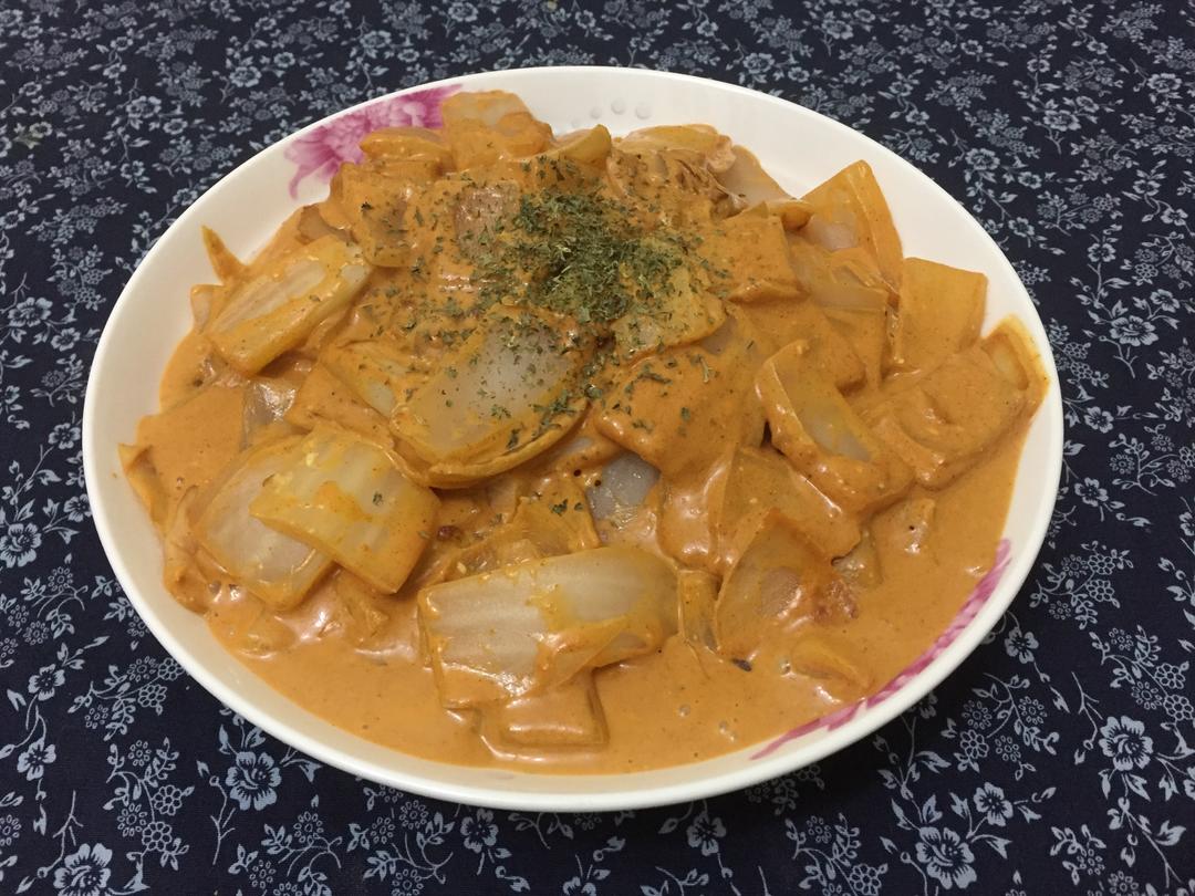 番茄奶油汁炖白菜 Chinakohl mit Tomatensahne