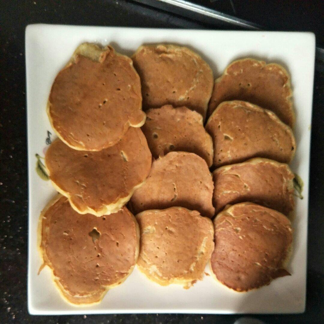 【减脂早餐】无油香蕉松饼（超简单）