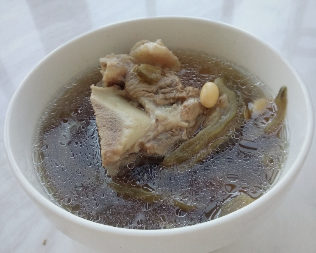 广东汤谱之清热祛火      凉瓜干黄豆煲猪骨
