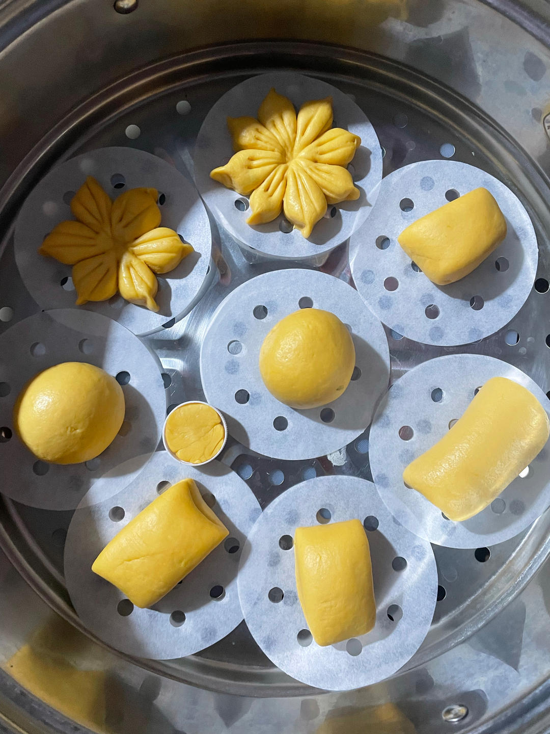 新手也可以--详解如何做出人见人爱、金黄的南瓜馒头