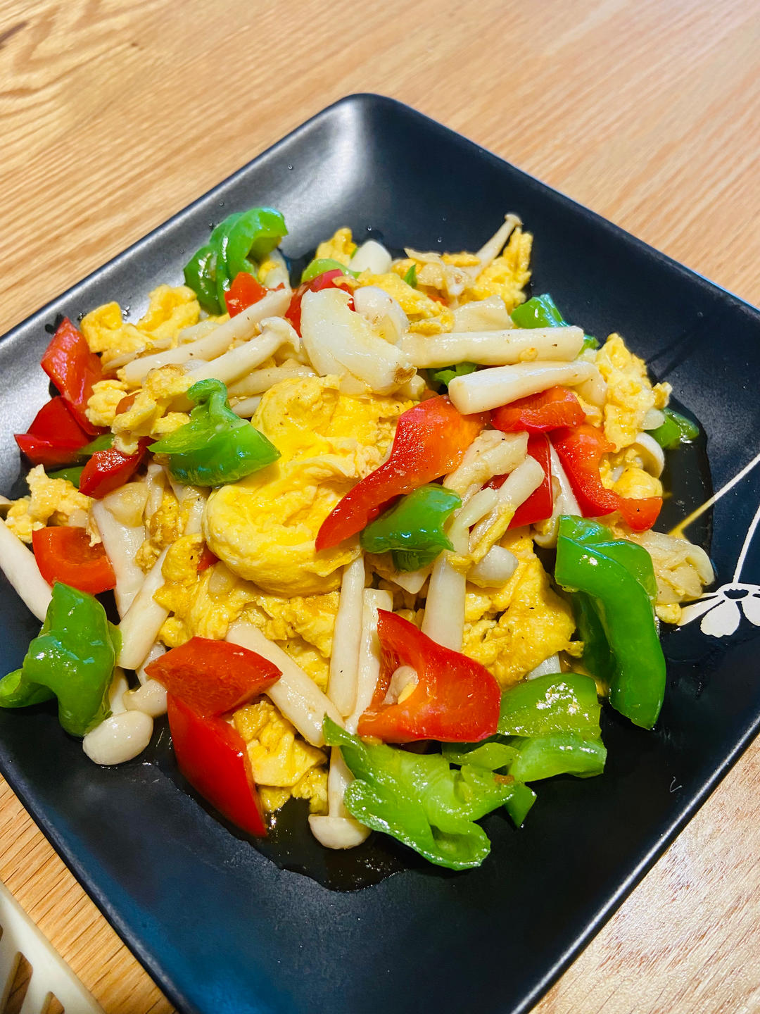 海鲜菇炒鸡蛋|马克西姆不粘锅
