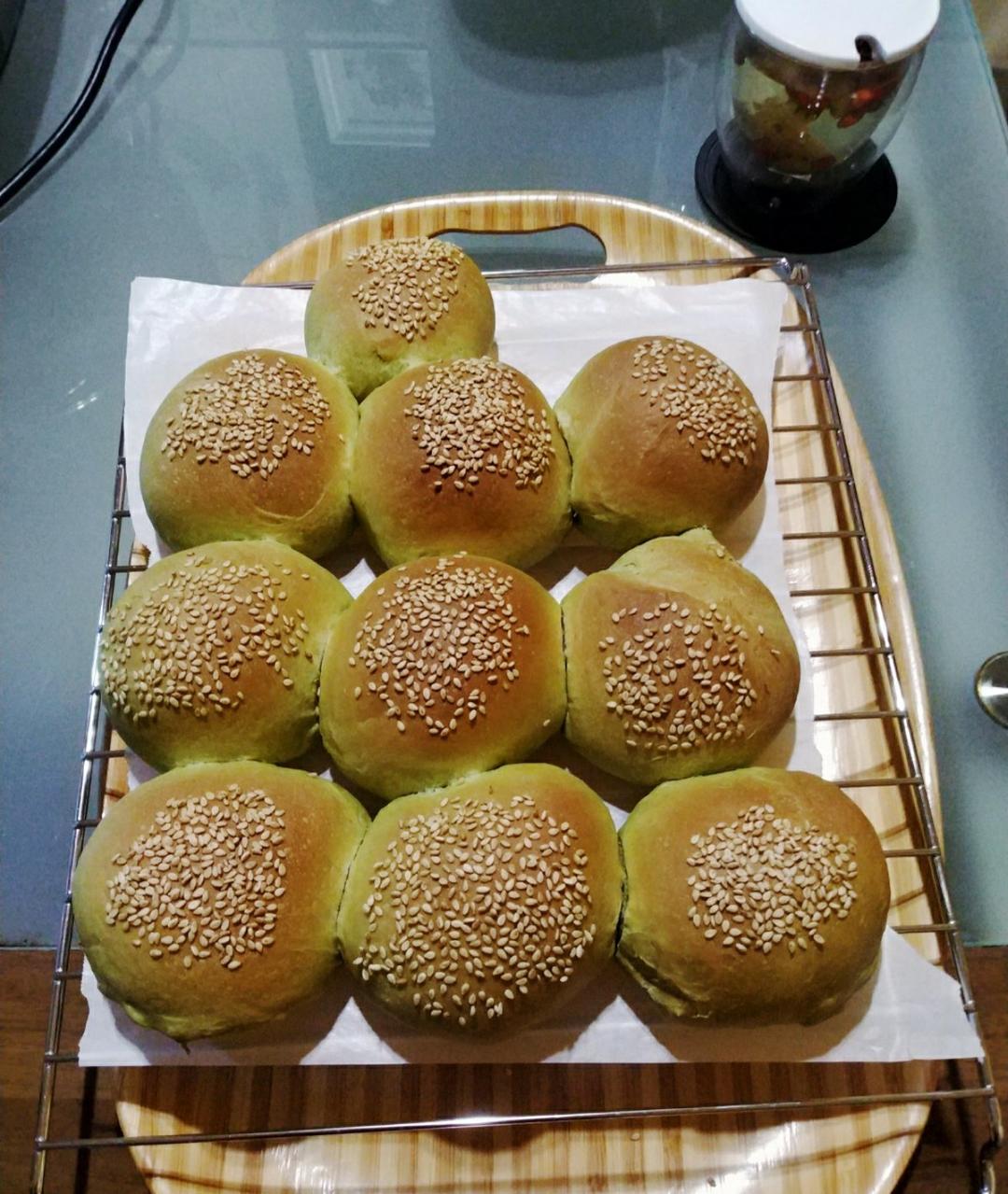 朴素清新-抹茶蜜豆小面包