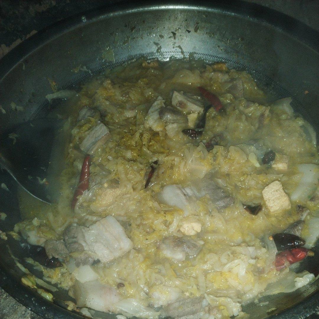 东北酸菜猪肉炖粉条
