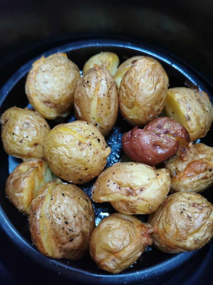 小姨妈焗小土豆(空气炸锅版.连皮烤,皮脆肉甜.一口咬下去,赞!