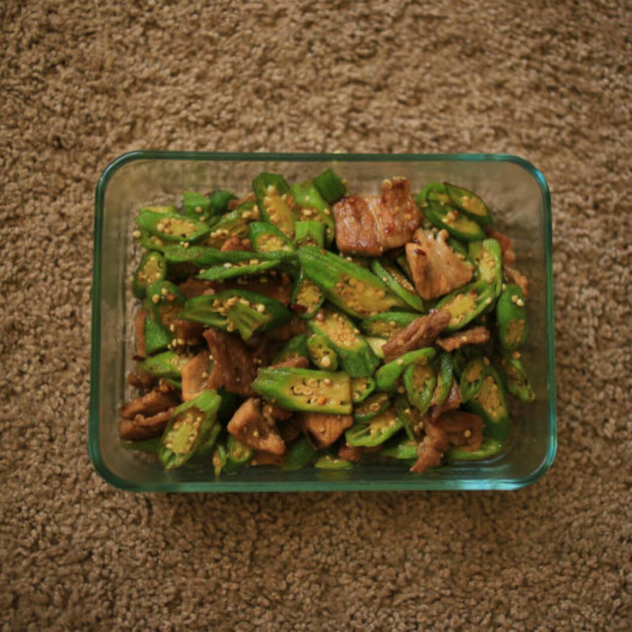 五花肉炒秋葵