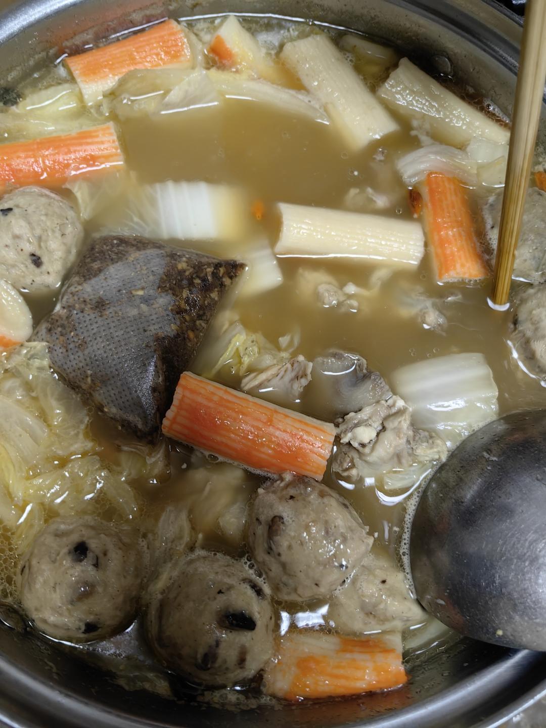 火锅丸子生菜汤