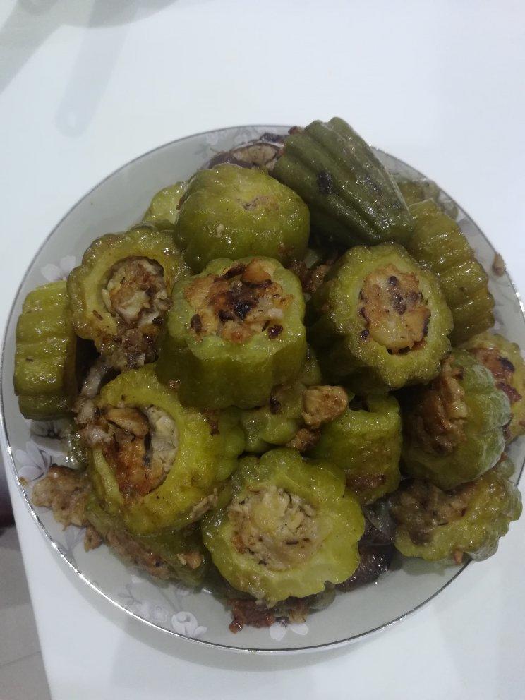 厨师长教你：“苦瓜酿肉”的家常做法，口感和味道很棒，先收藏了