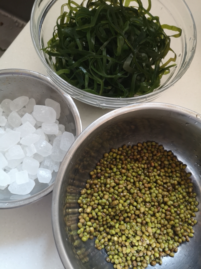 海带绿豆汤 广东糖水的做法 步骤1