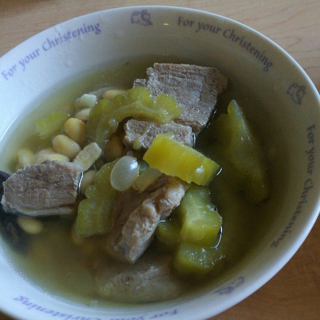 排骨苦瓜黄豆汤