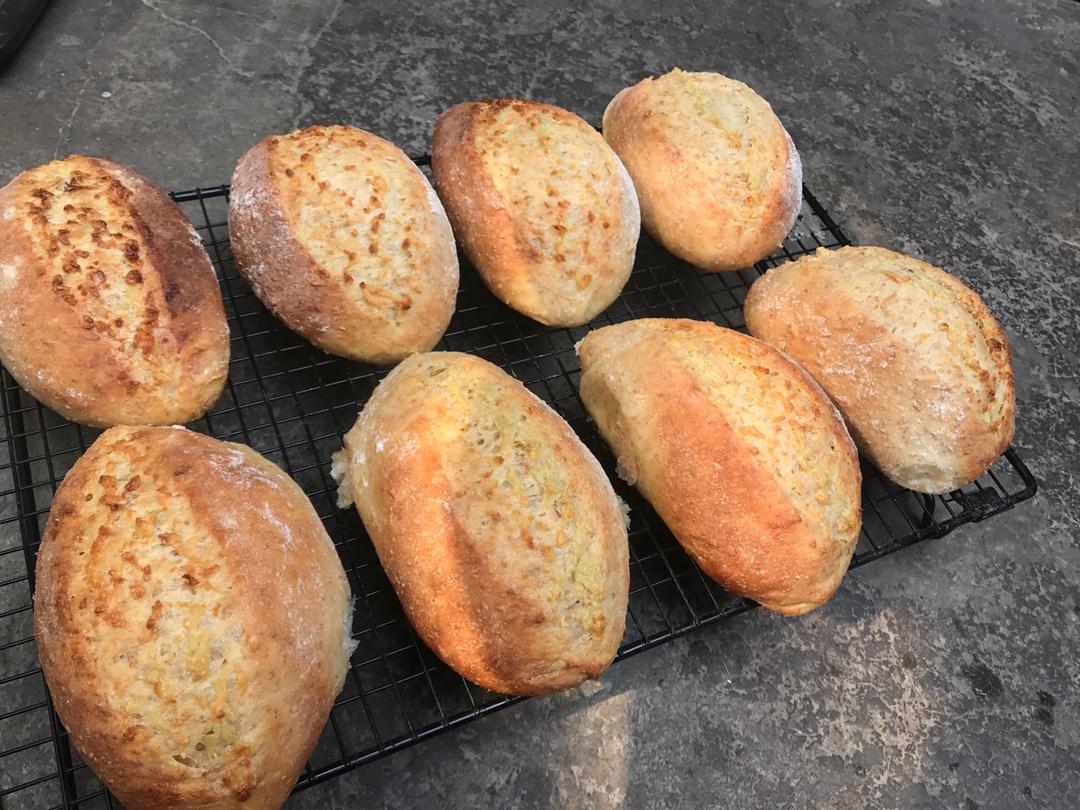 咸香柔和-超软燕麦香蒜面包