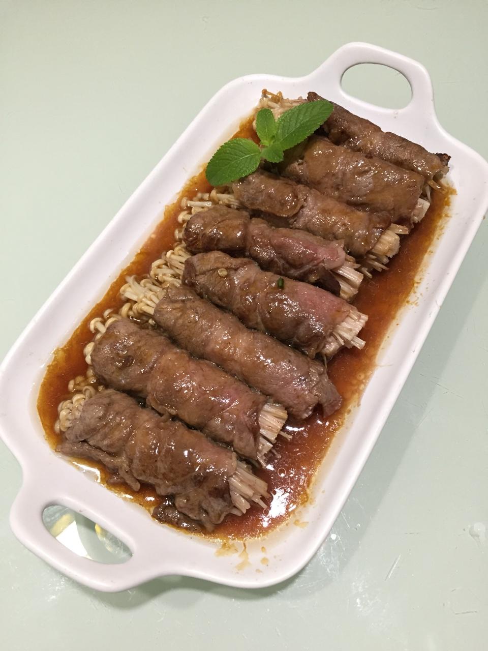 菇卷 金针菇肥牛卷,这次用的不是肥牛,是韩国超市里买的雪花牛肉卷