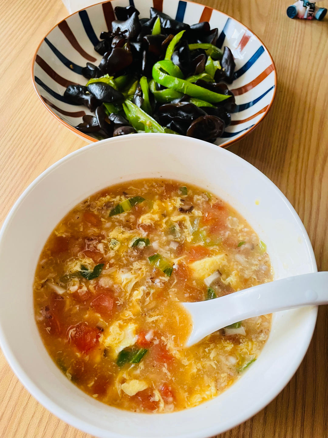 简单又瘦身的番茄鸡蛋燕麦粥