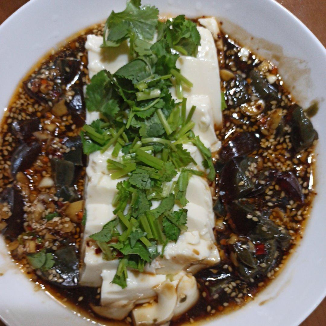皮蛋拌豆腐