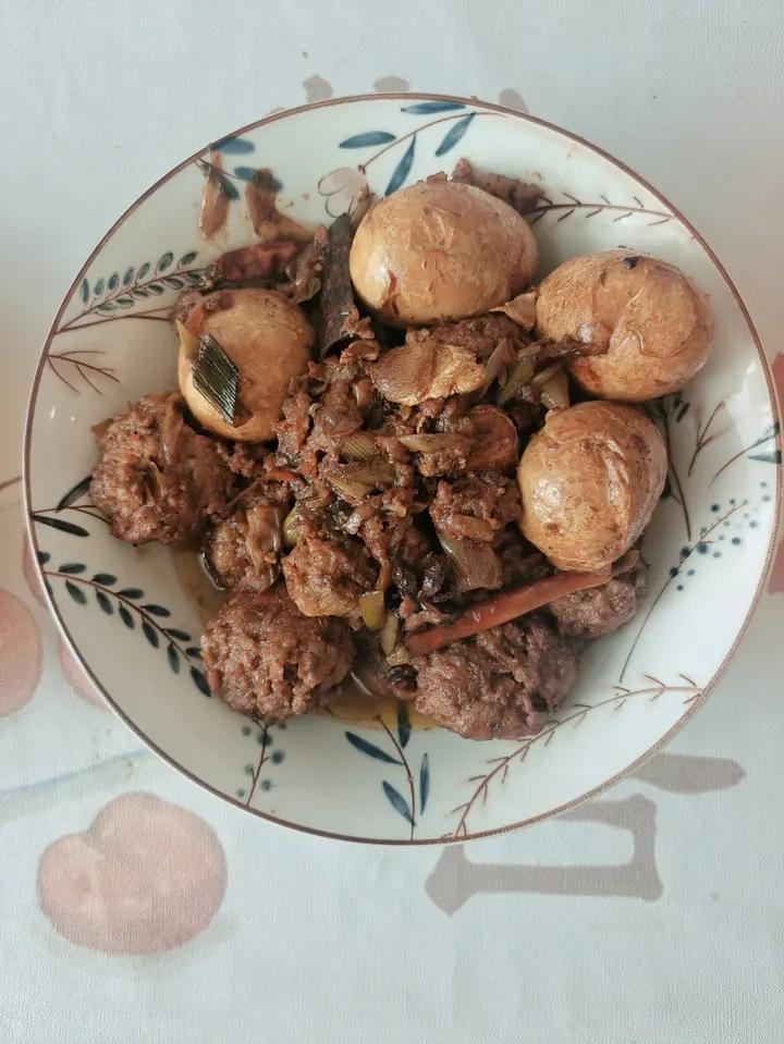 简单的红烧狮子头～拌饭太香了