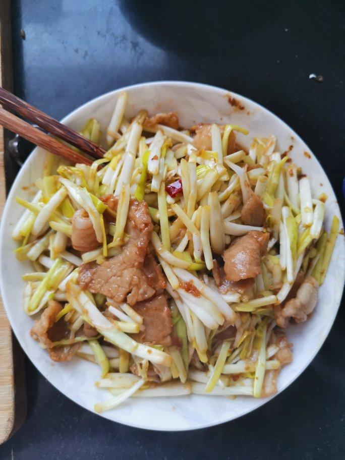 超级下饭的蒜苗炒肉，零失败