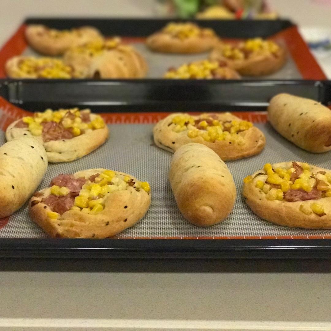 台式香肠面包卷