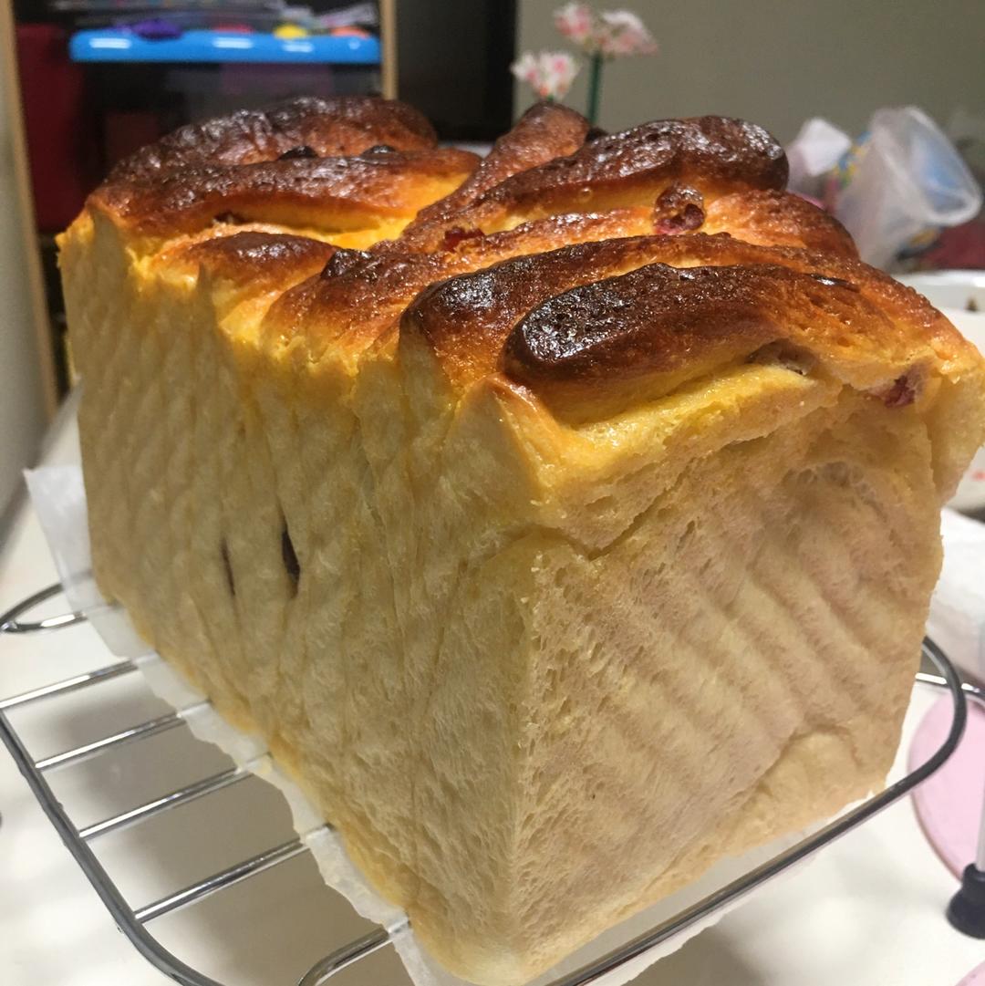 手撕蔓越莓炼乳吐司