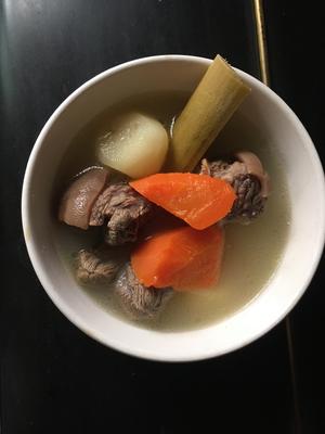 冬季滋补靓汤——红萝卜竹蔗羊肉汤的做法 步骤7