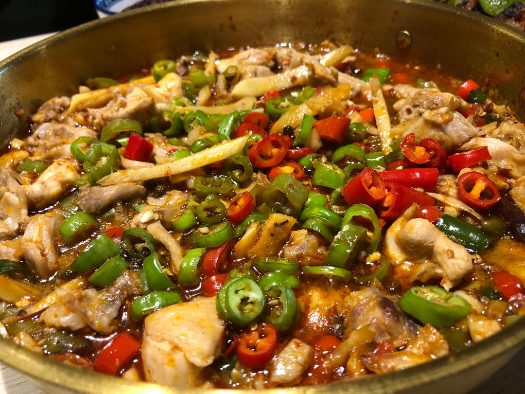 【创意小厨娘】家庭版鲜锅兔——兔肉嫩滑，麻辣爽口，这是一道下饭下酒的硬菜。