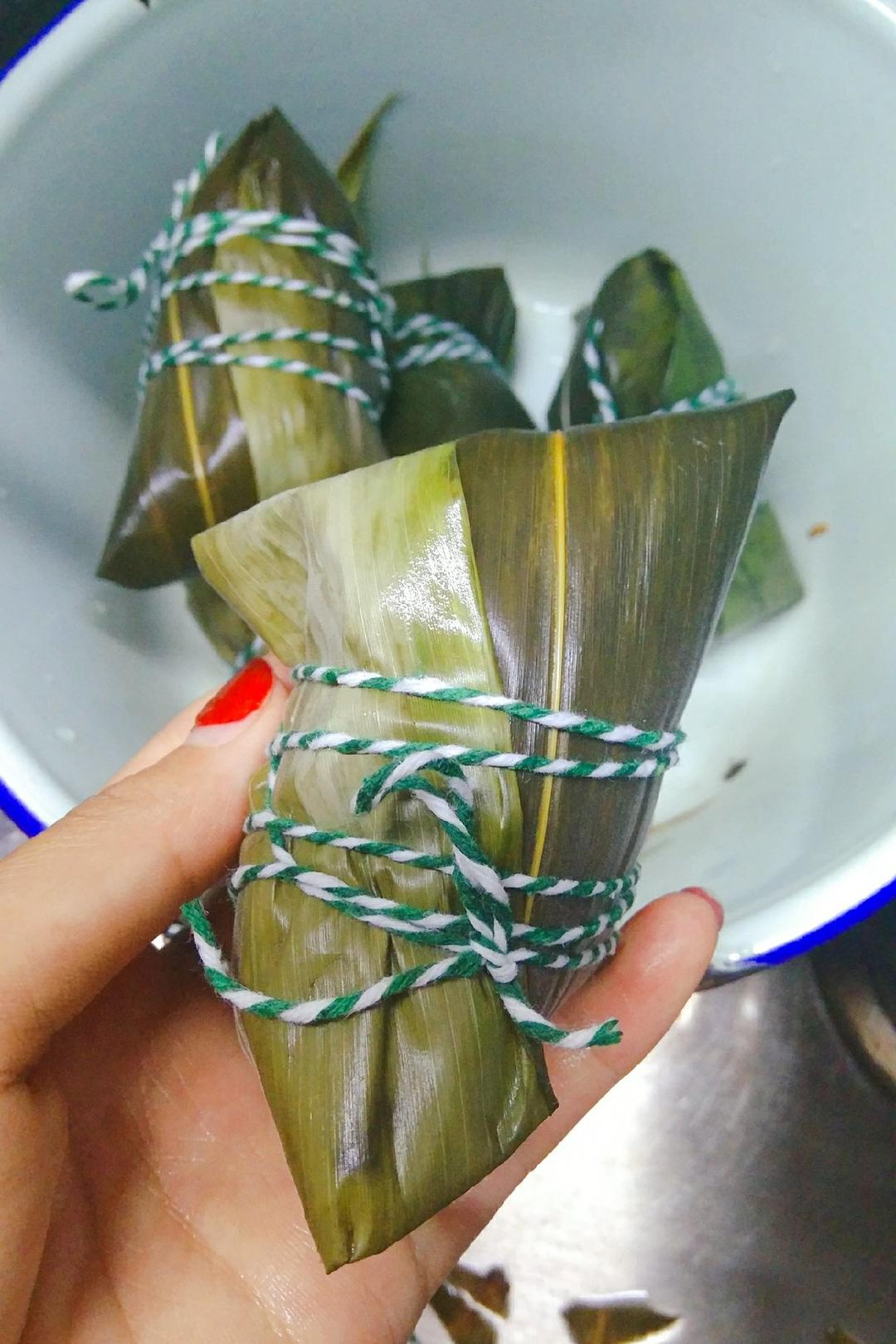 carol小厨娘做的四角长粽子的包法(有视频)