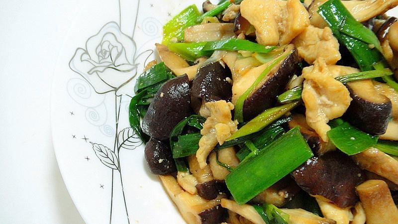 香菇炒肉片的做法