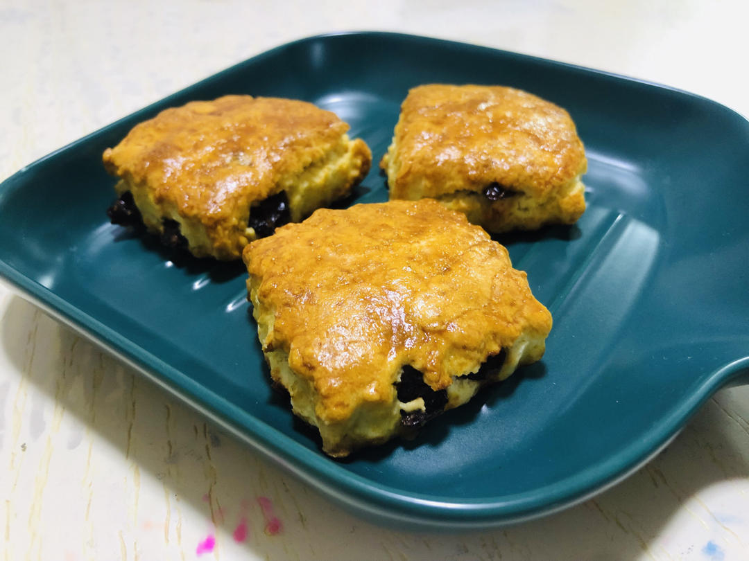 【视频】3分钟 奶油司康Scone(可能是世界上最快手的司康) 消耗淡奶油～