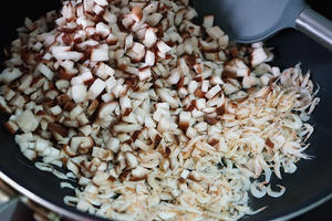 清爽又营养的香菇油菜包子的做法 步骤10
