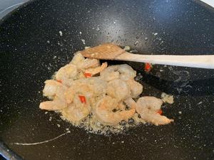 小炒口蘑虾仁的做法 步骤3