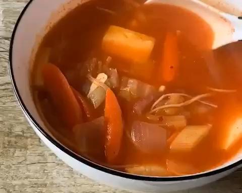 韩式辣白菜汤泡饭的做法
