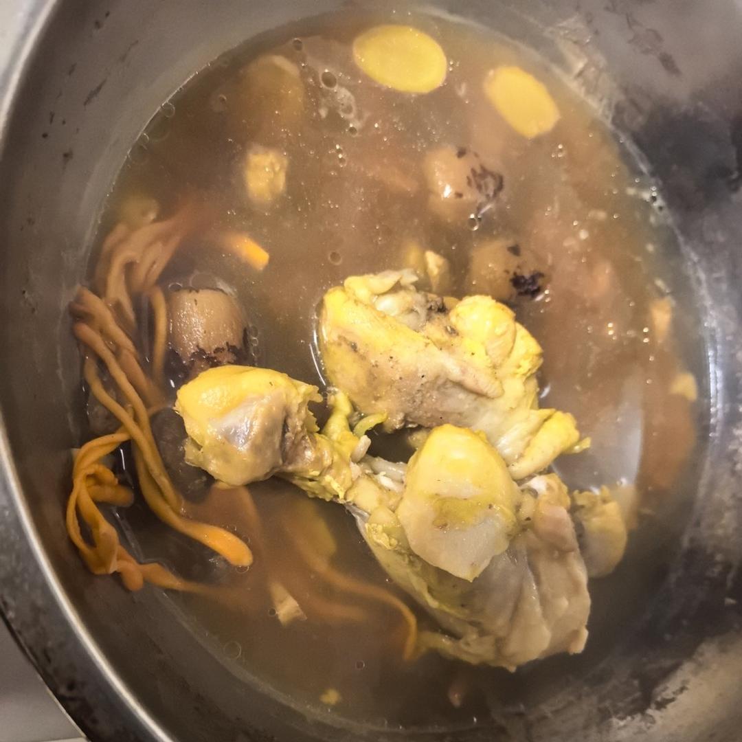 虫草花母鸡汤