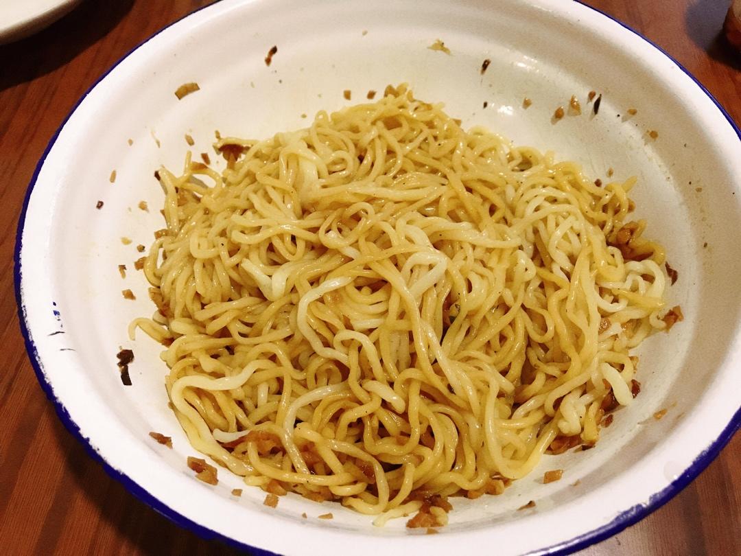 10分钟搞定的一碗葱油拌面