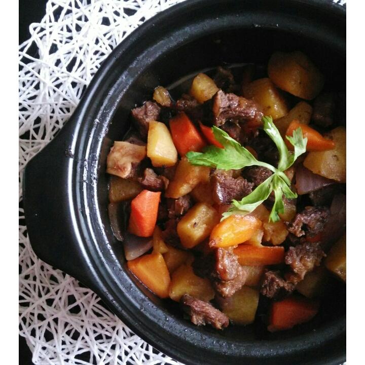 胡萝卜土豆烧牛腩