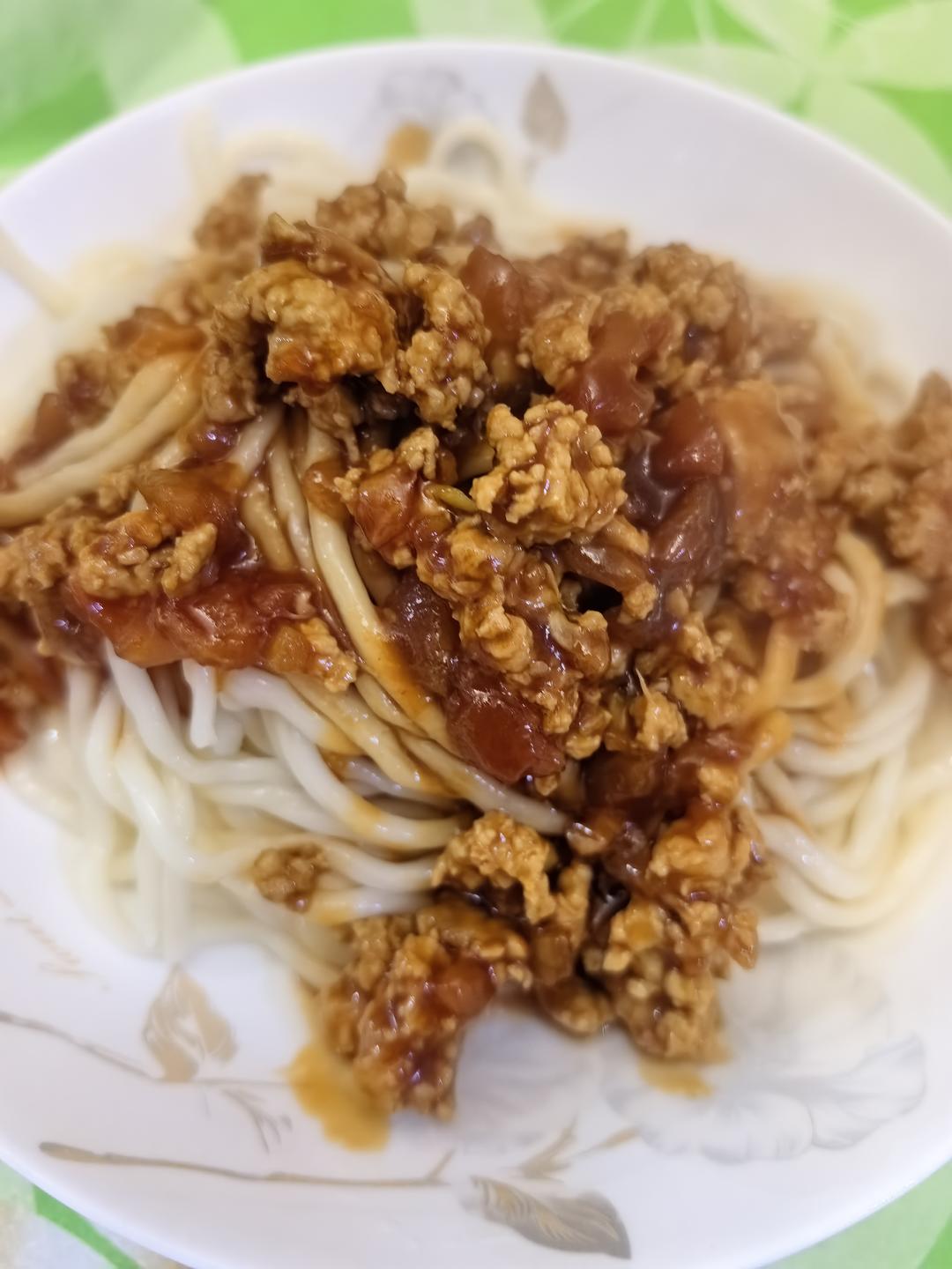 酱香浓郁！好吃到舔盘番茄肉酱面