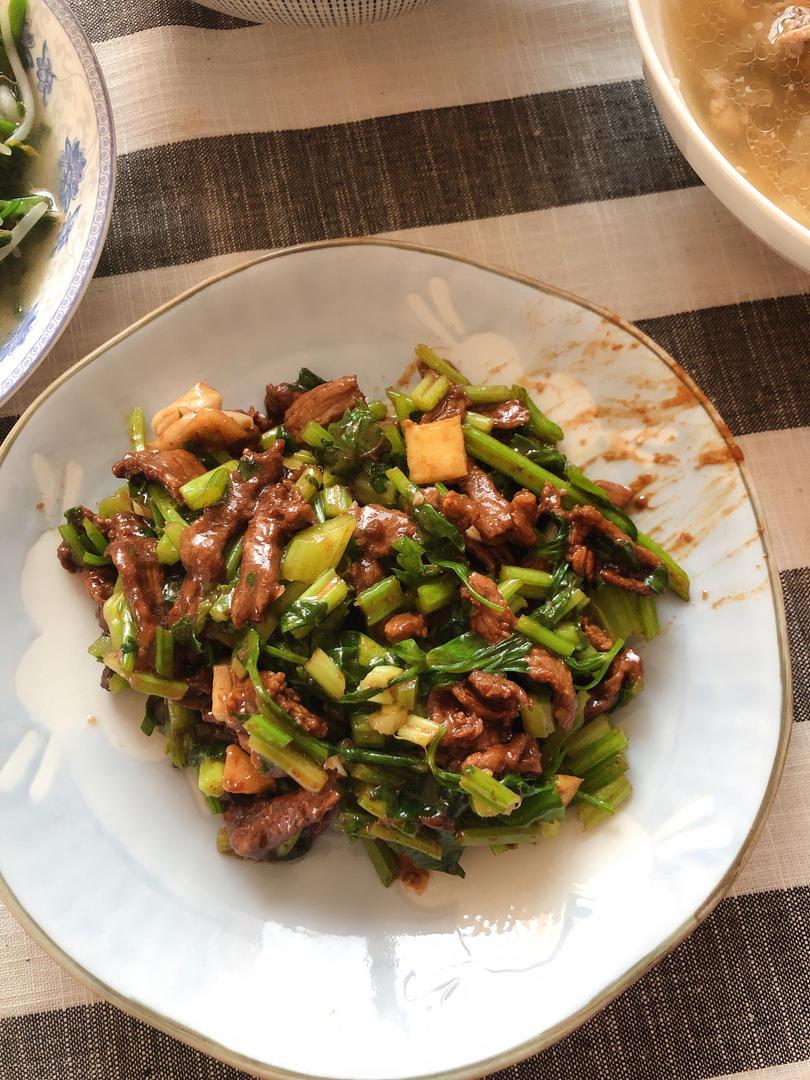 小炒牛肉（肉嫩味香）