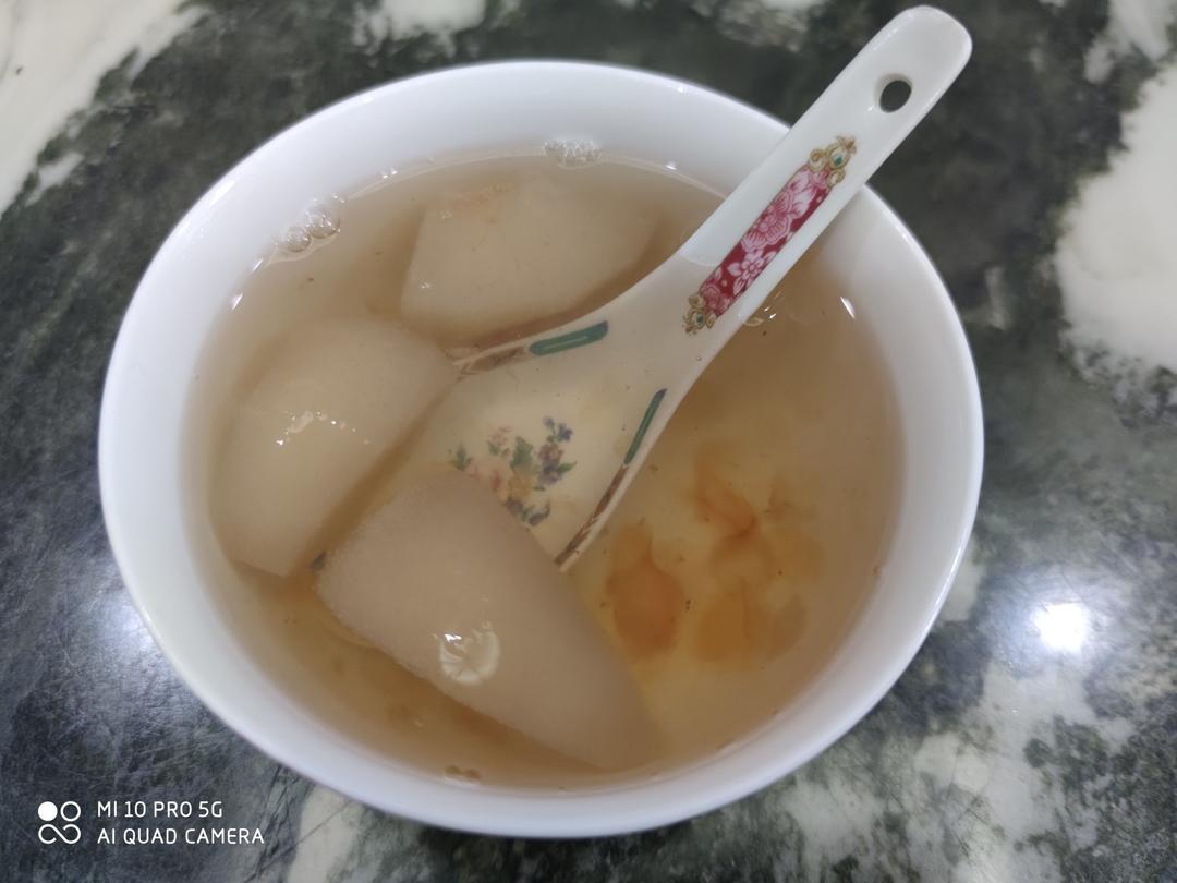 冰糖雪梨炖桃胶