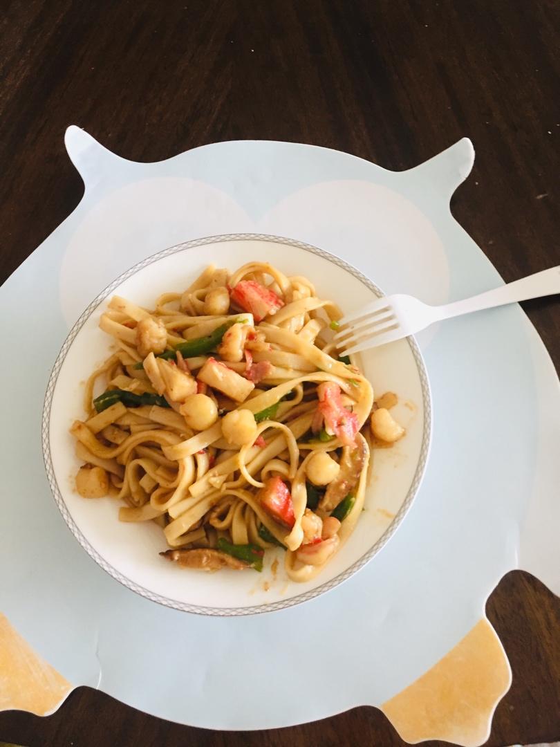 炒海鲜乌冬面好吃根本停不下来