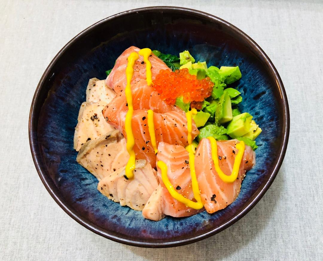 三文鱼牛油果盖饭，风靡夏威夷的Poke拌饭