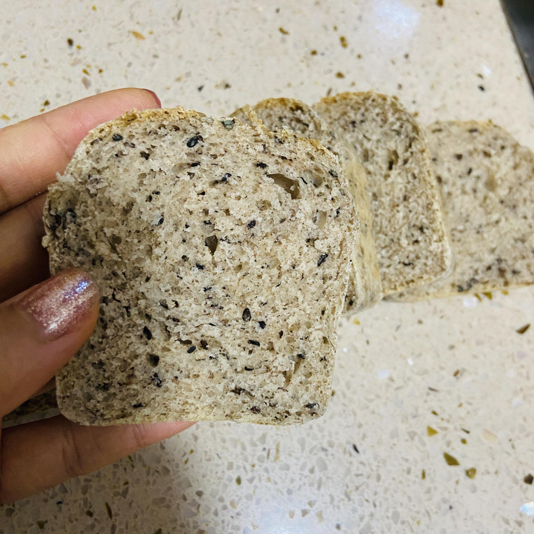 芝麻全麦面包