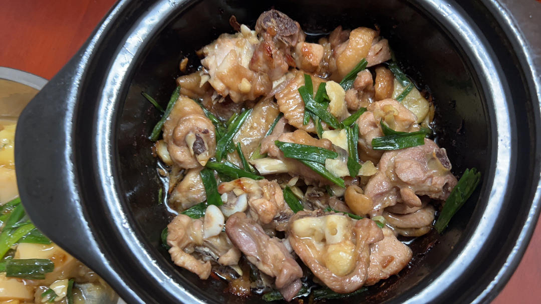 香味十足的沙姜鸡煲