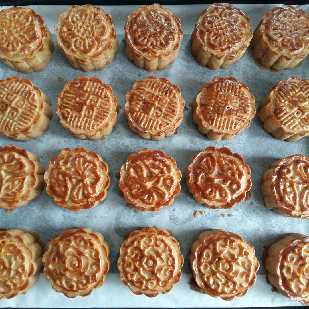广式月饼——蛋黄莲蓉月饼