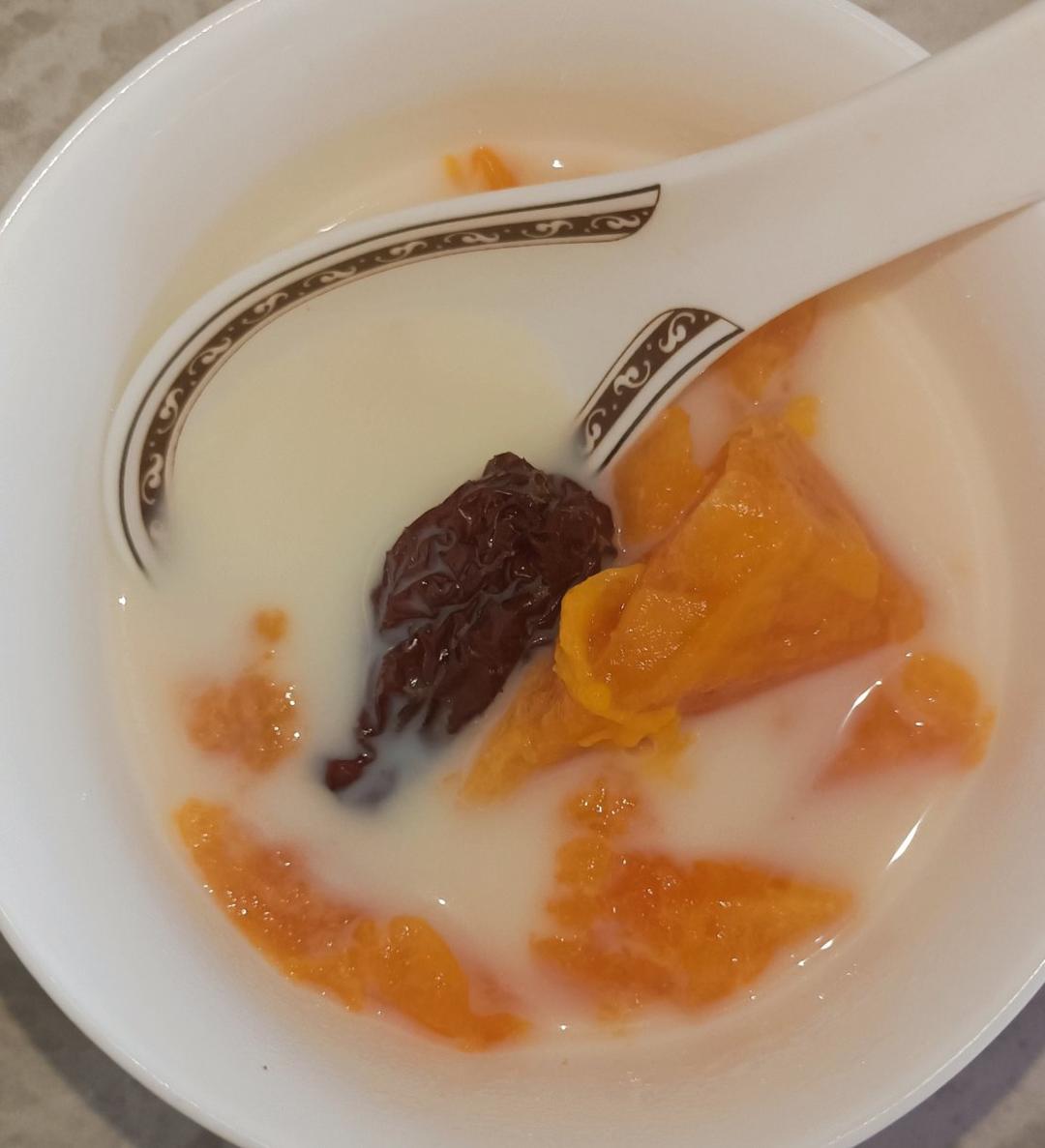 自制木瓜炖牛奶| 滋补养颜能喝出来牛奶肌哦