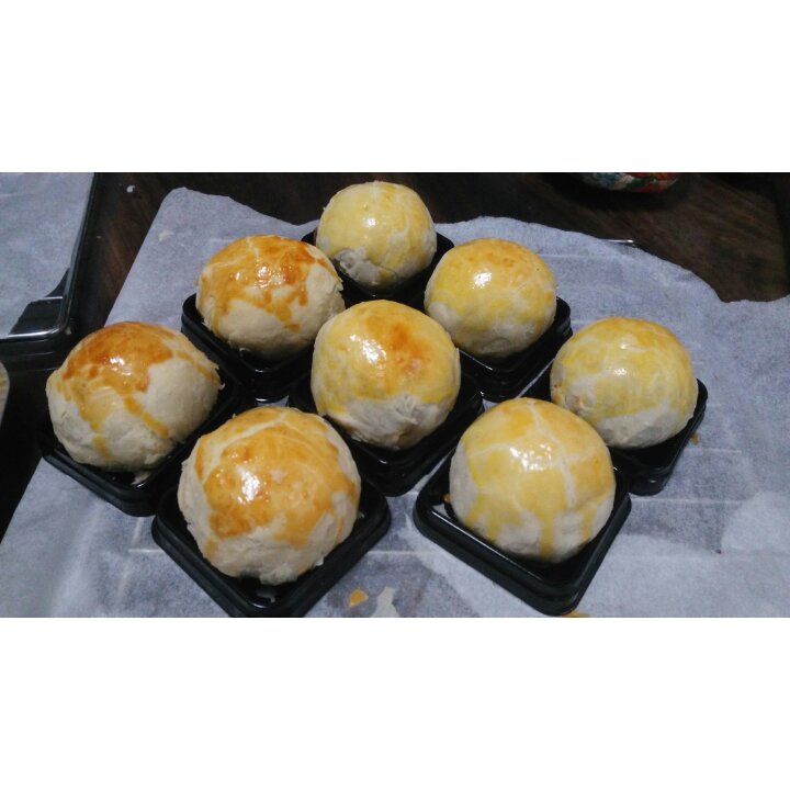 蛋黄酥 Danhuangsu