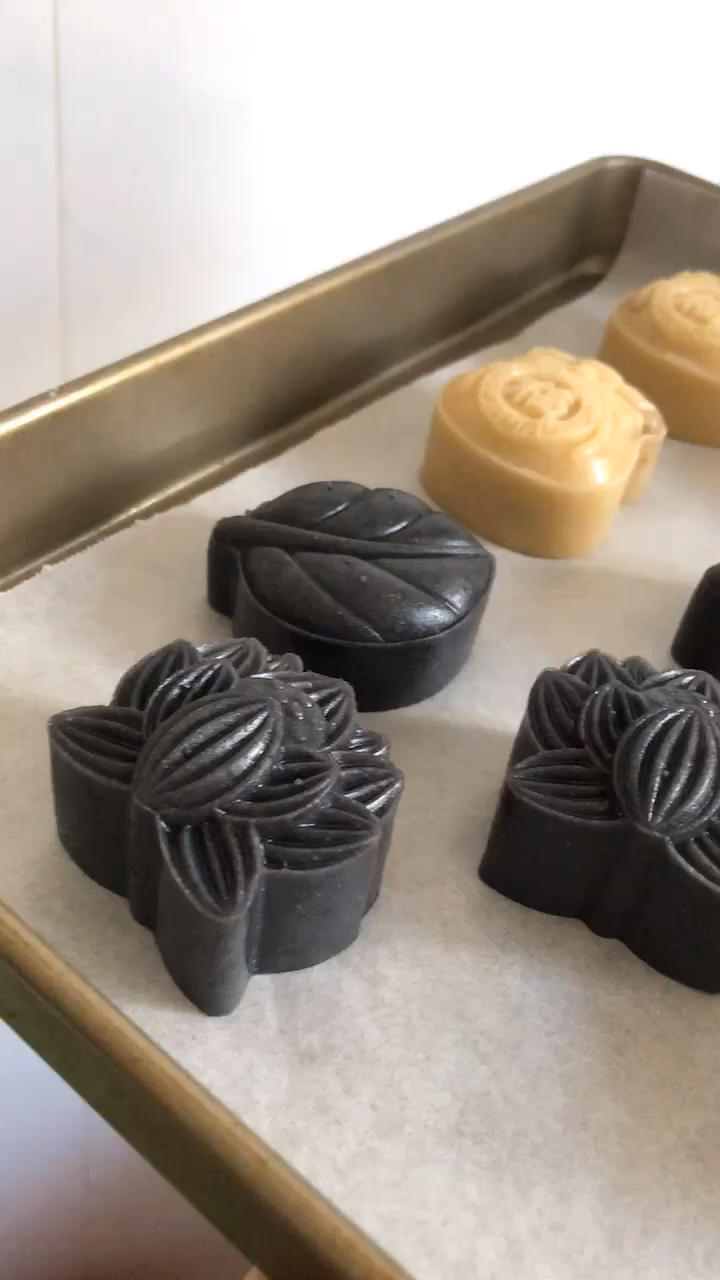 黑米月饼