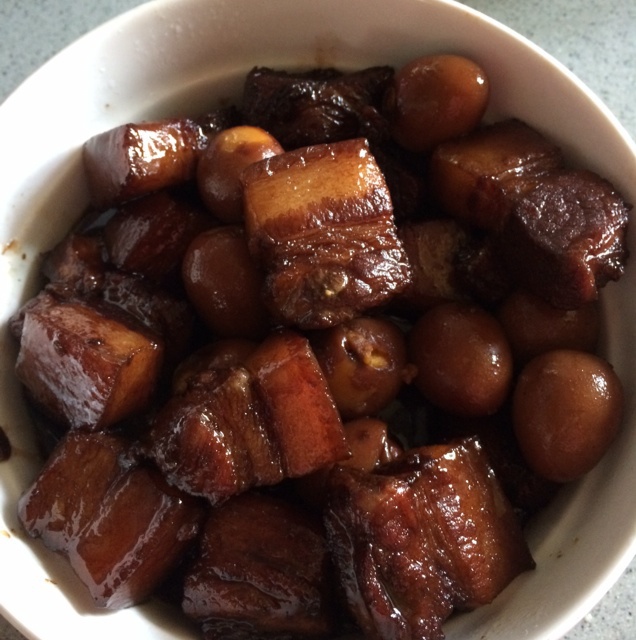 吃着碗里望着锅里的红烧肉