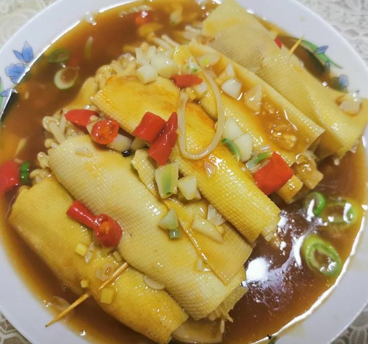 金针菇豆皮卷