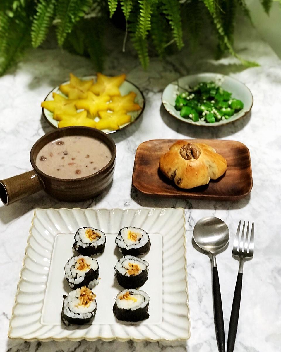 红枣红豆薏仁牛奶粥