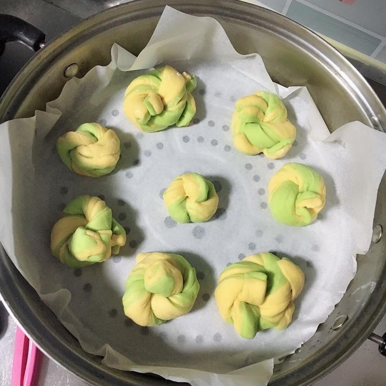 双色波菜花卷